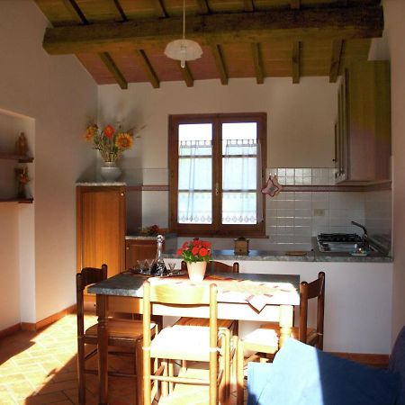 Spacious Farmhouse In Castiglion Fiorentino With Garden Exterior foto