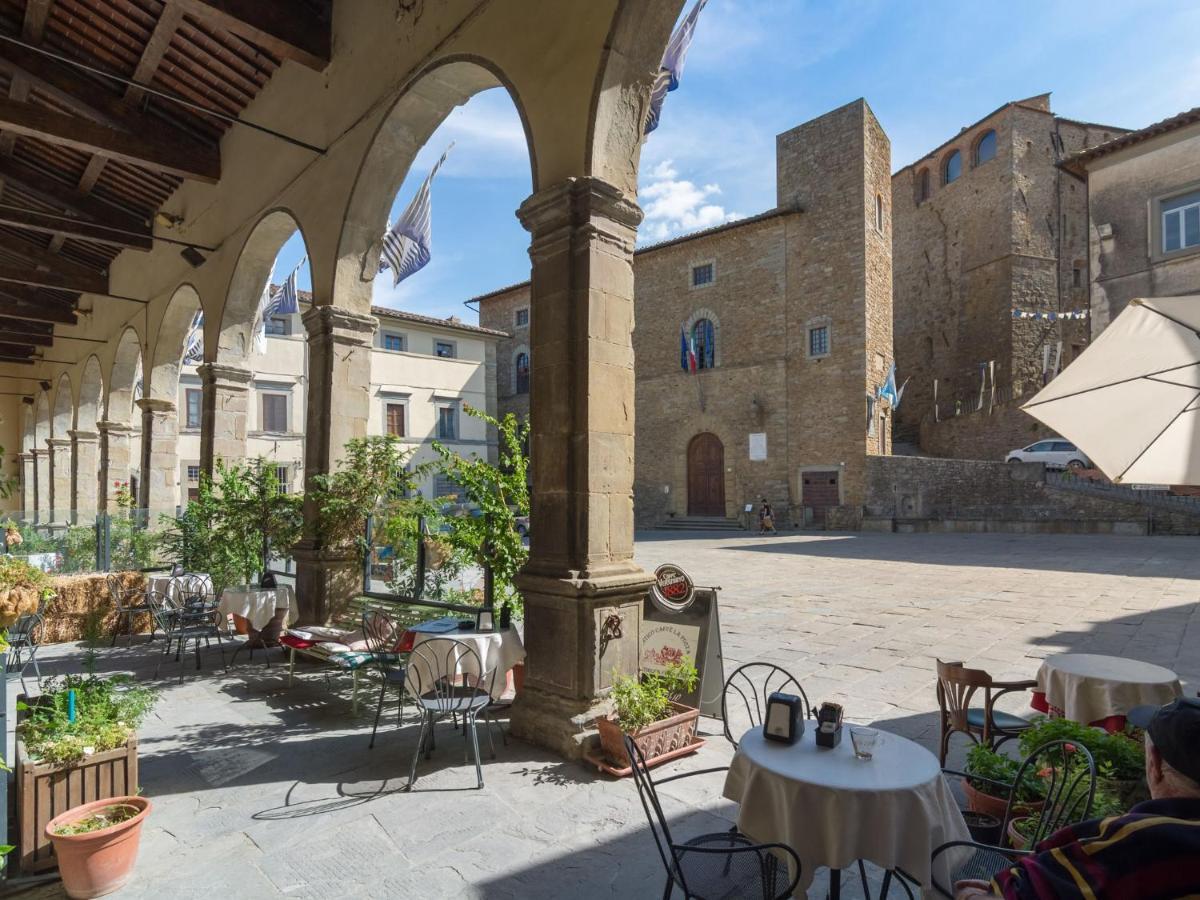 Spacious Farmhouse In Castiglion Fiorentino With Garden Exterior foto