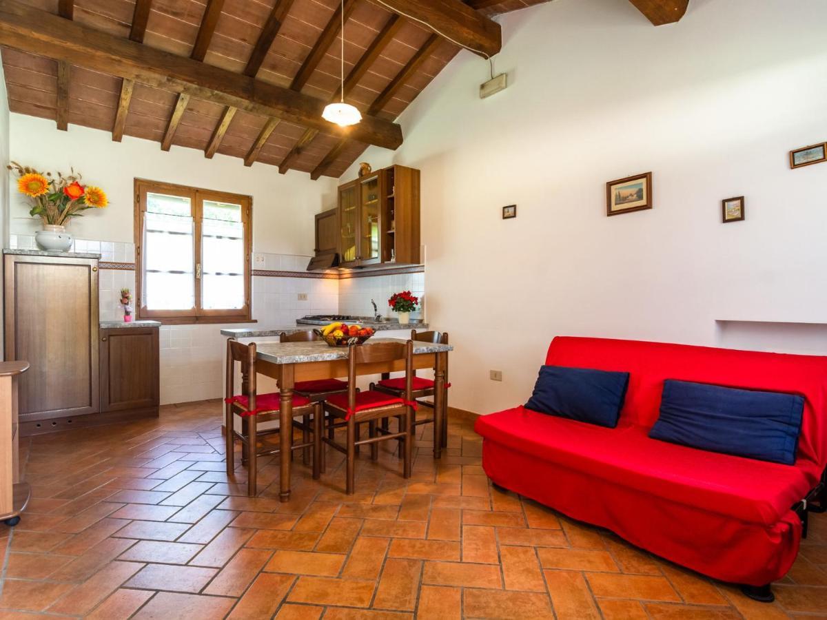 Spacious Farmhouse In Castiglion Fiorentino With Garden Exterior foto