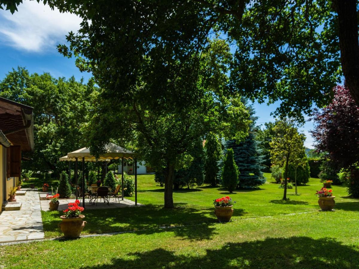 Spacious Farmhouse In Castiglion Fiorentino With Garden Exterior foto